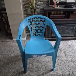 Patio chair with phone holder in arm rest