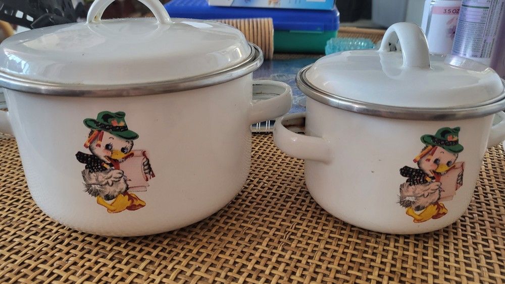 Vintage Enamel Small Cooking Pots W Lids 
