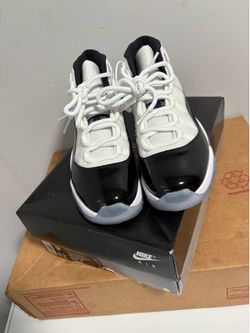 Brand new, never worn (Deadstock) Air Jordan 11s.100% authentic.Note: The shoes are mint/perfect, but the original box has some damage (see photos).Pe