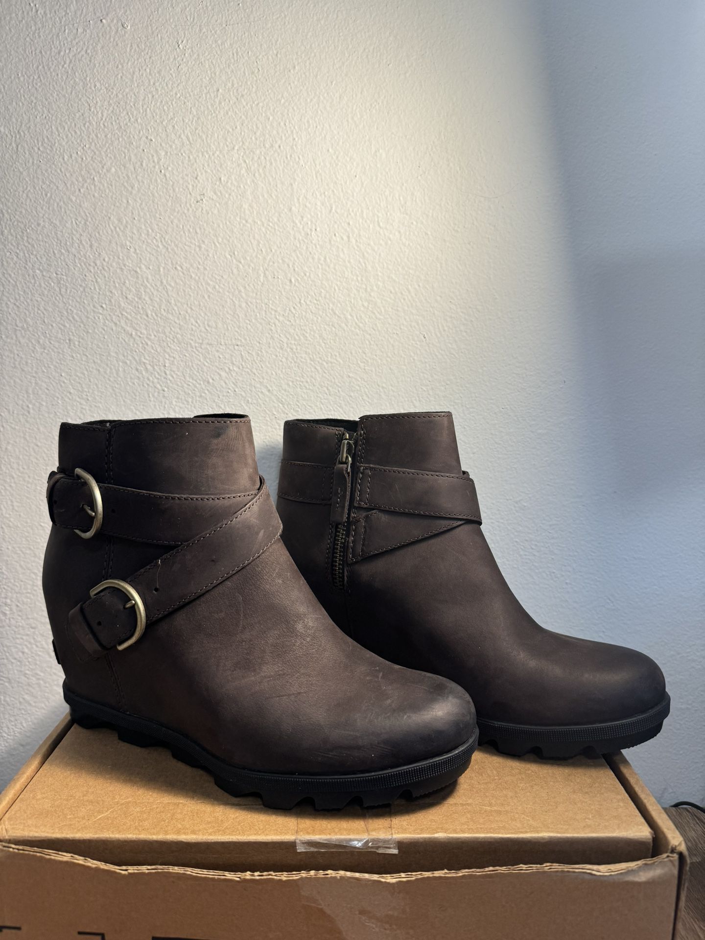 New SOREL Joan of Arctic Women’s, Brown, Wedge boots, Double Buckle, NL3761-205. Size 10