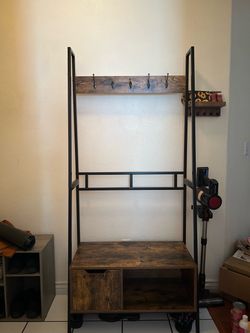 Shoe bench with storage