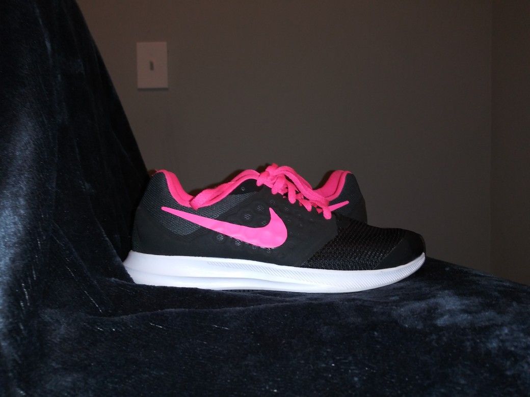 Nike shoes for little girl size 4y