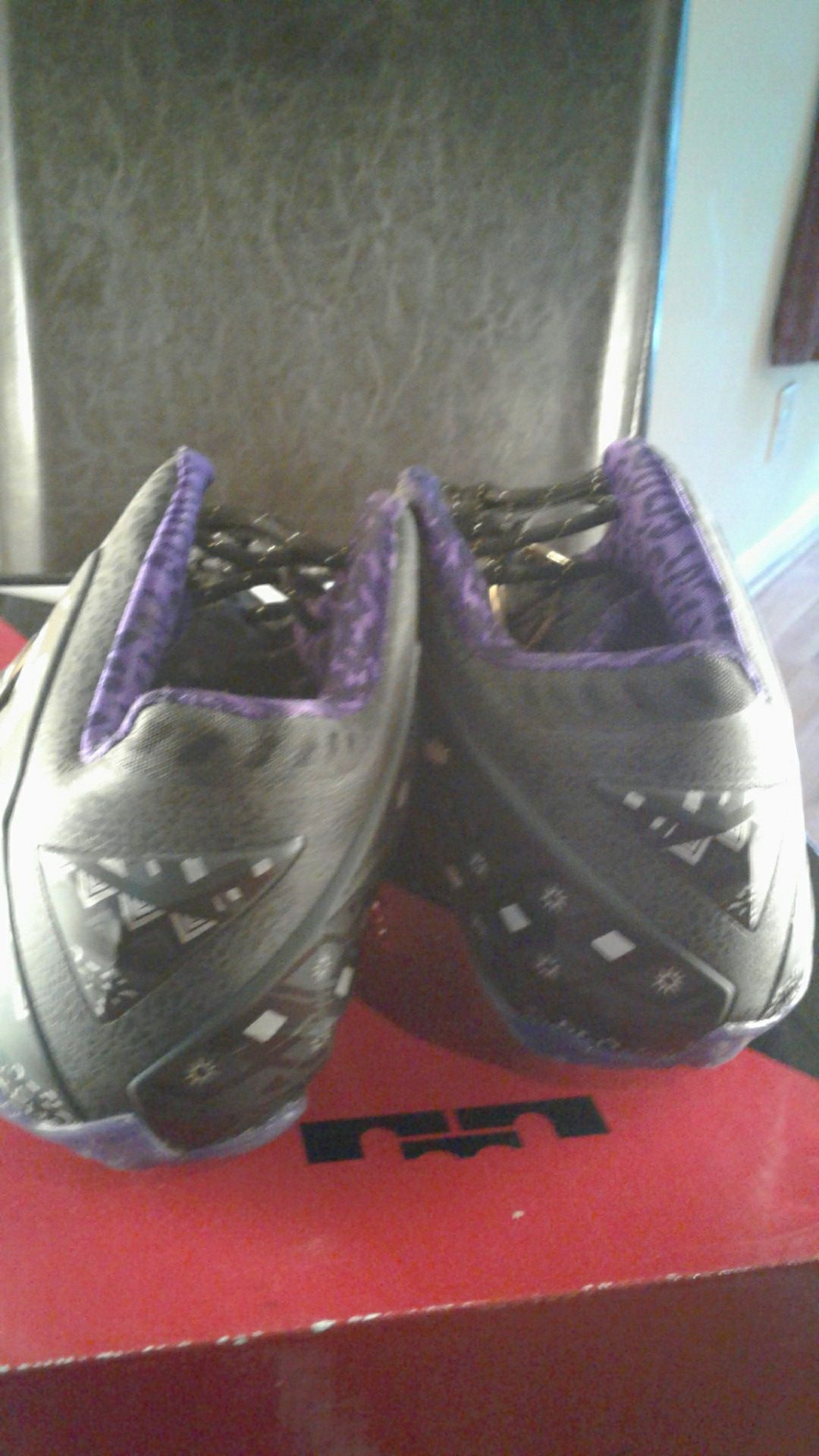 Lebron XI-BHM 11.5 Condition 9.9/10 Only worn once