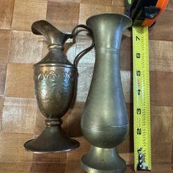 2 VINTAGE PICTURES. VASES. DECORATION. 