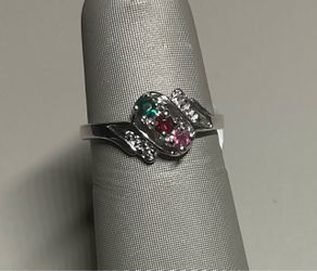 New Ladies Ring w/ 3 stones