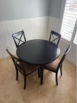 Round dining table with chairs GOOD CONDITION