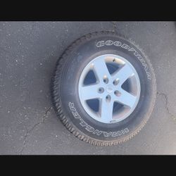 1 - 255/75r17 Jeep Wrangler Rim Wheel 5x5 5x127 With Tire 90% Treads!!
