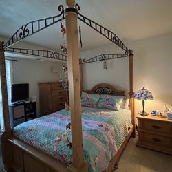 Four Piece Queen Bedroom Set 