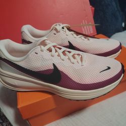 New Nike Woman's 9