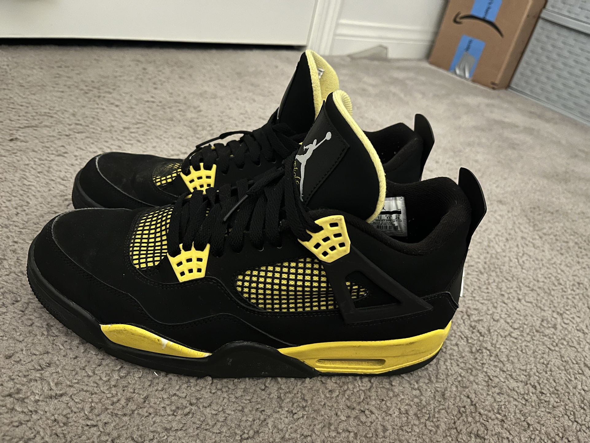 2012 Jordan 4 yellow thunder size 11