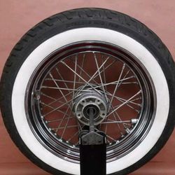 2006 Road King Classic Front OEM Wheel And Tire And OEM Seat