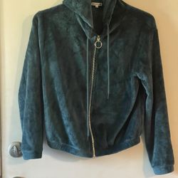 New Women’s Sweater/hoodie Size Medium 