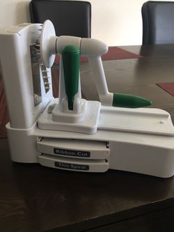 Vegetable spiralizer