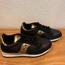 Saucony Jazz sneakers. Black w gold. Women’s size 8. 