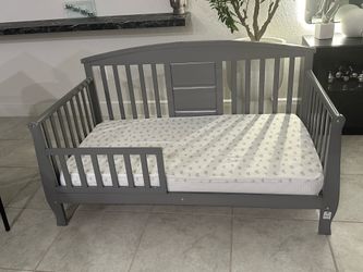 Gray Wooden Toddler Daybed With New Mattress Included