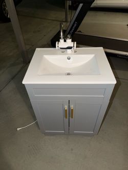 Self sustaining portable sink