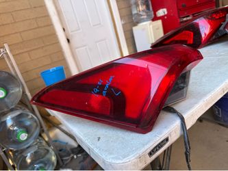Toyota Avalon left tail light Oem