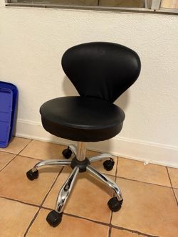 Black rolling chair