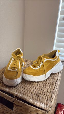 Colombian shoes Glister. Mustard coloring and white bottom. Size 7 USA.