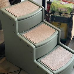 Dog Stairs.........YES..... It's Available If You See The Ad Up!