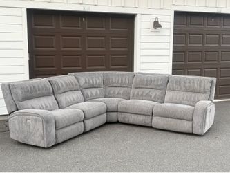 Sectional couch power recliner great condition delivery available