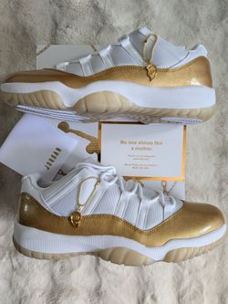 Jordan 11 Retro Low
Mother's Day (Men's ) 12 (Women's) 13.5