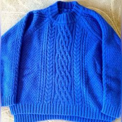 Women’s thick and warm bright blue sweater size 4