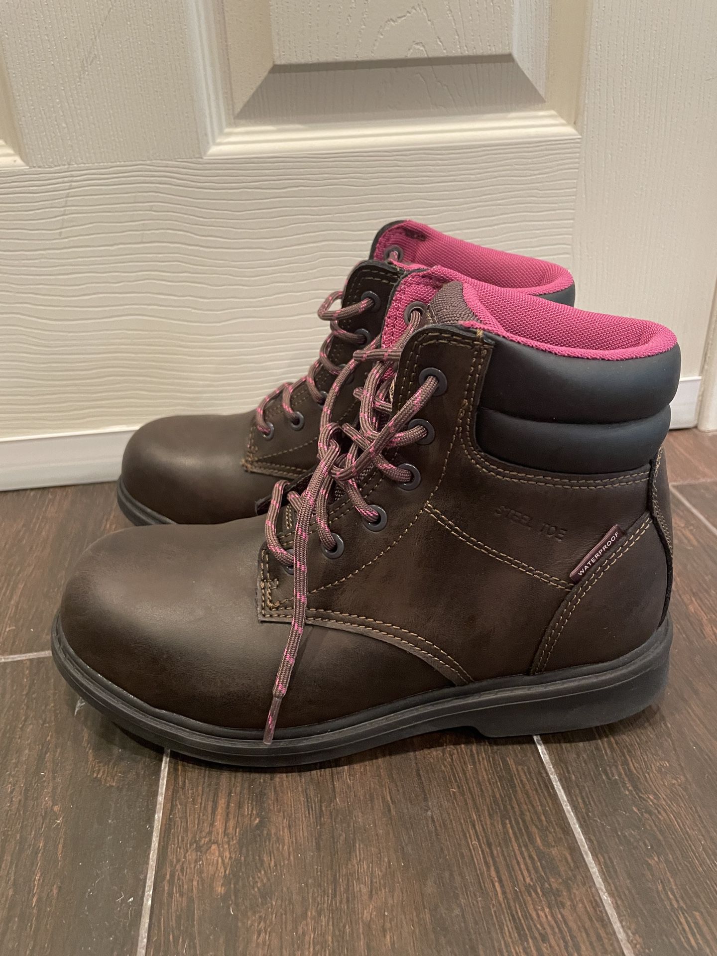 NEW Women’s Steel Toe Work Boots Size 7.5 