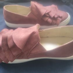 Women Size 6.5 Slip On Suede Shoes 