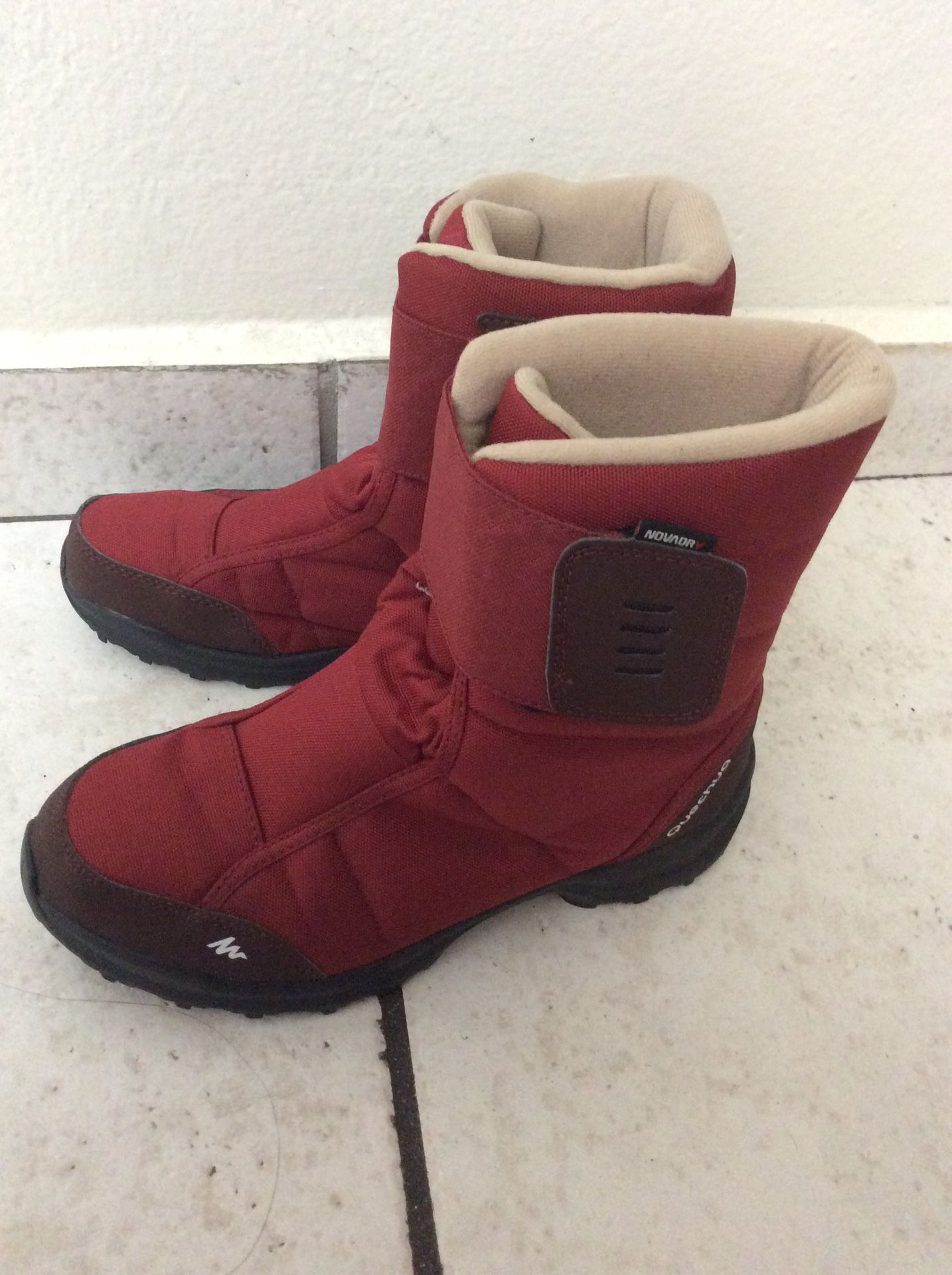 Snow boots size 5.5