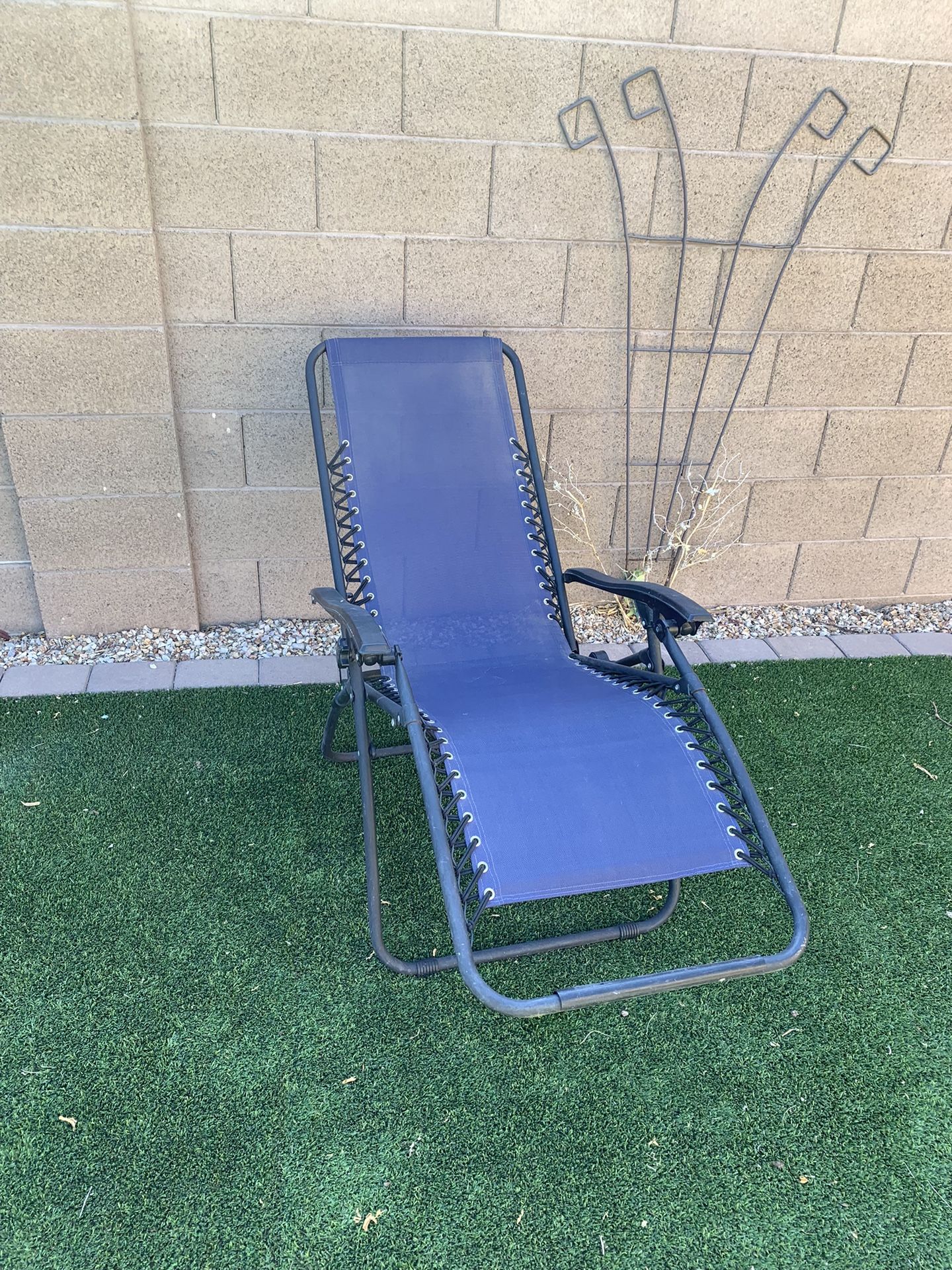 Gravity chair