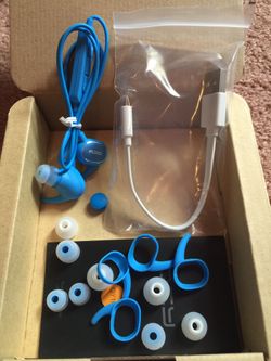 Bluetooth 4.1 Headphones with Microphone(brand new in box)