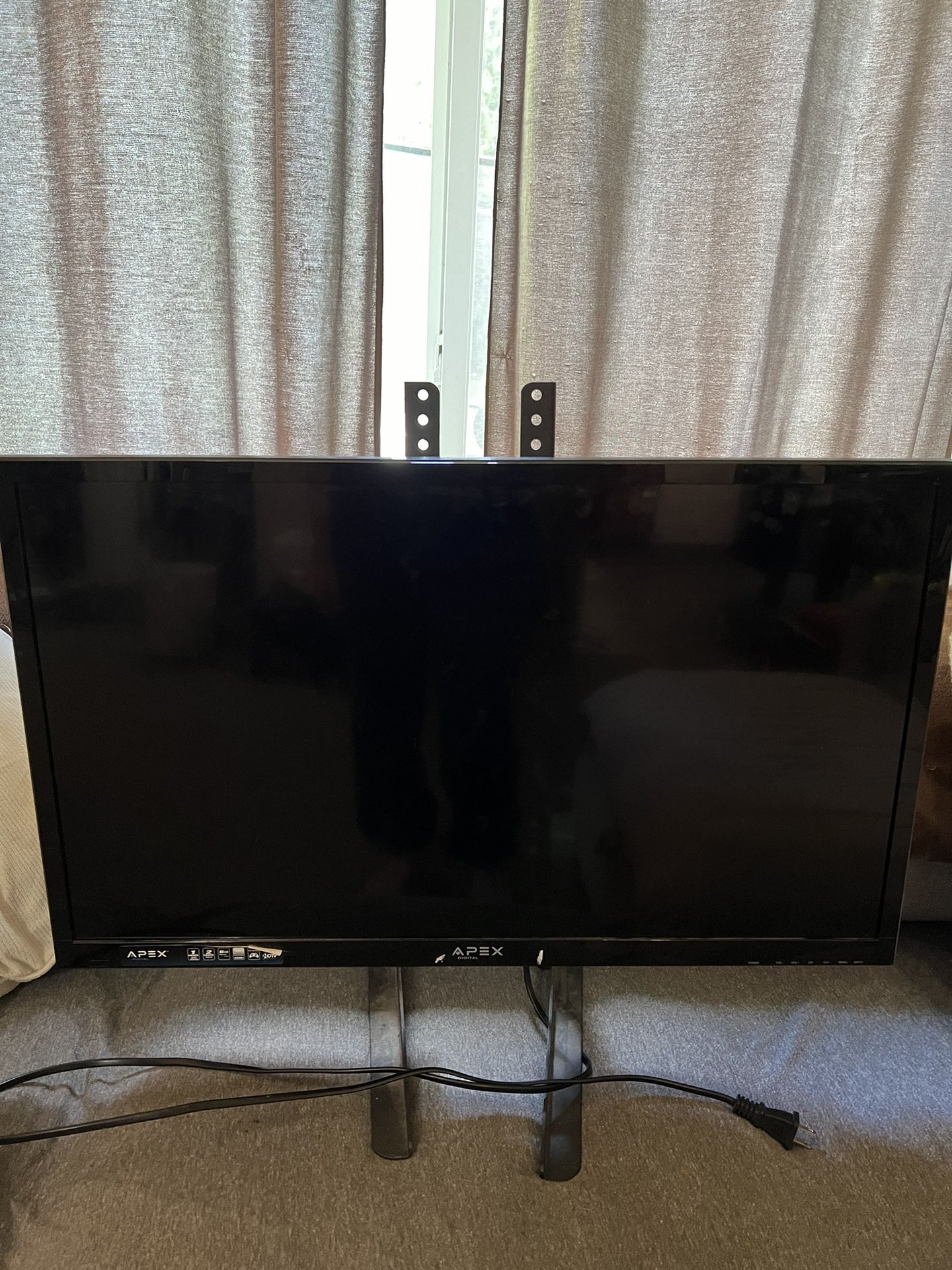 Apex 32” TV