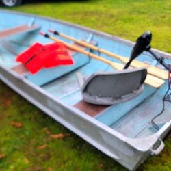 12' Aluminum Boat With 50lb Thrust MinnKota Electric Motor 