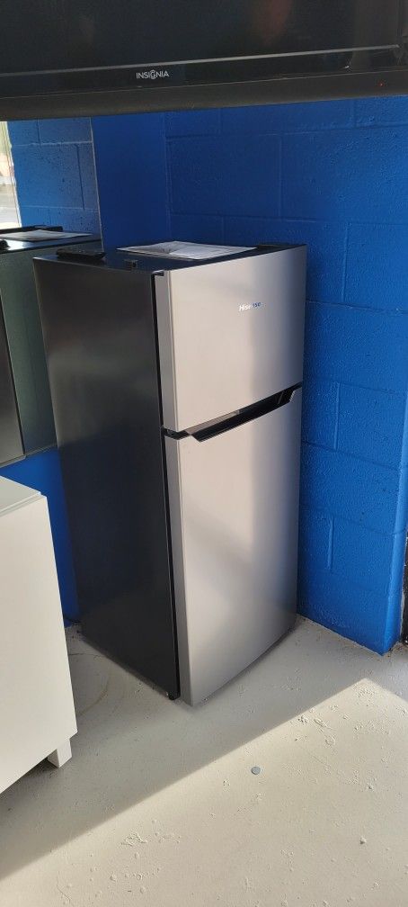4.4 CF Freestanding Mini Fridge/Freezer