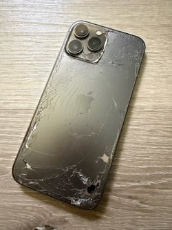 Cracked iPhone 13 Pro Max black 256gb unlocked