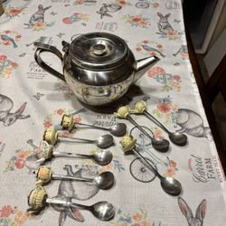 Vintage tea set with decorative spoons 