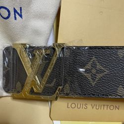 Louis Vuitton Belt + LV Pouch for Sale in The Bronx, NY - OfferUp
