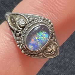 Sterling Silver Vintage Victorian Opal Ring ( SIZE 4 1/2)