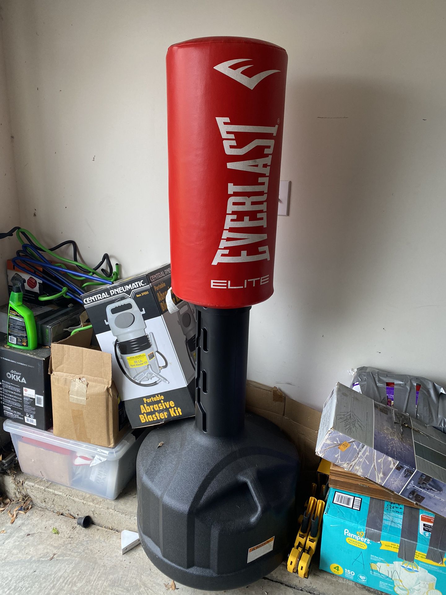 Everlast Punching Bag With Stand Elite