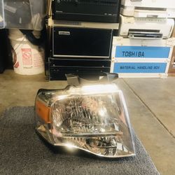 Passenger Side Headlight OEM 2007-2014 Ford Expedition