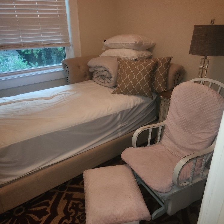 Complete Twin Bed Set & Room Accents - Local Pickup Knoxville!