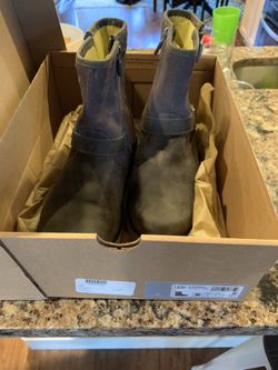 UGG K Harwell boots size 6
