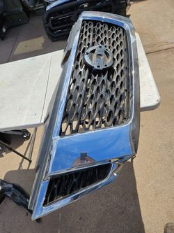 Nissan armada grille Oem