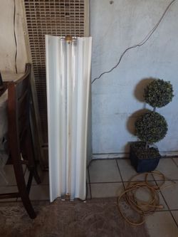 Fluorescent light hanging g fixture vintage