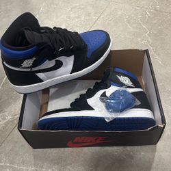 Air Jordan 1 Retro High OG "Royal Toe". 