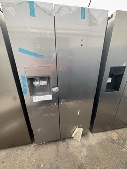 Frigidaire Side by Side Refrigerator in Stainless Steel 🧙