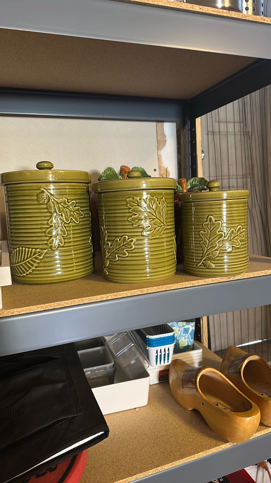 Ceramic Jars Green Leaf