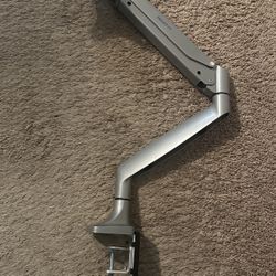 Mount-It Single Arm Desk Mount For Monitor