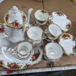 Old Country Roses Royal Albert Bone China Coffee Set 